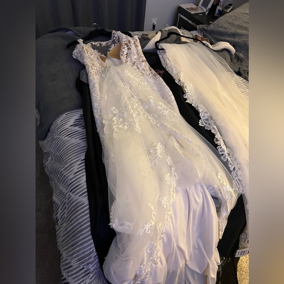 Maggie Sottero Lydia Anne Wedding Dress - Picture 13 of 16